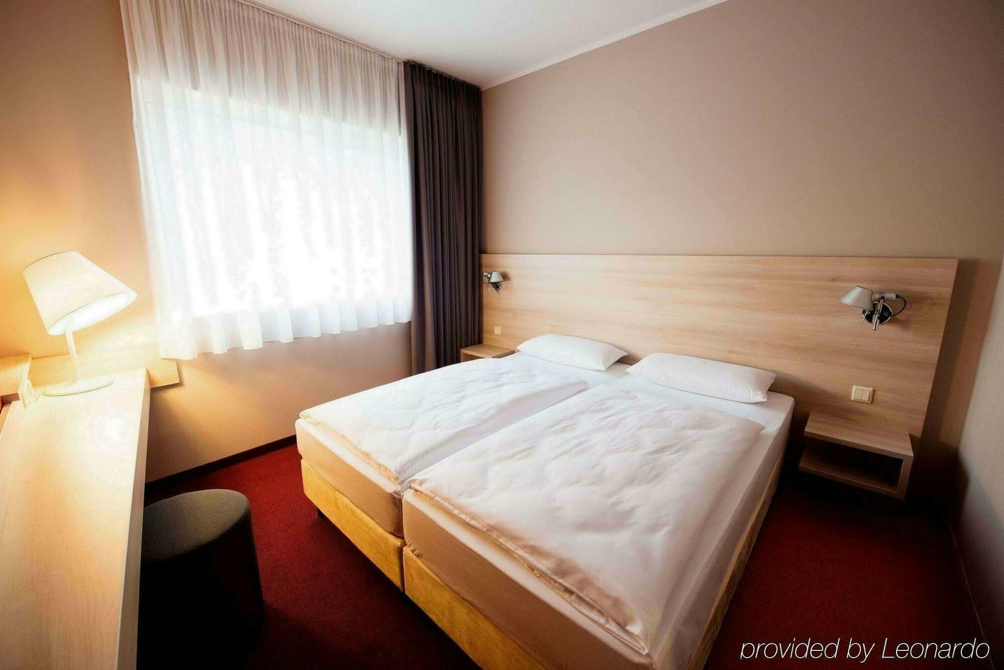 Serways Hotel Heiligenroth ภายนอก รูปภาพ